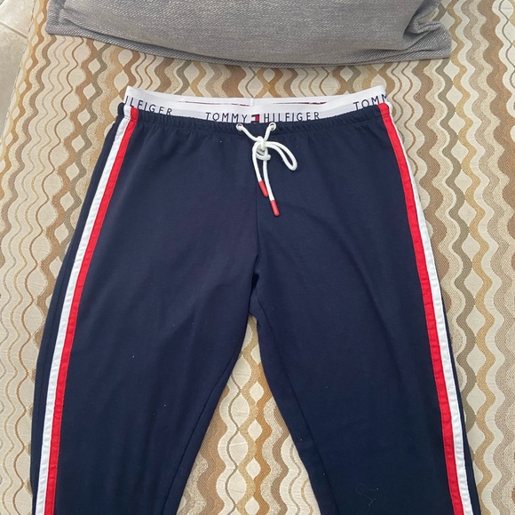 Tommy Hilfiger joggers - Picture 2 of 4